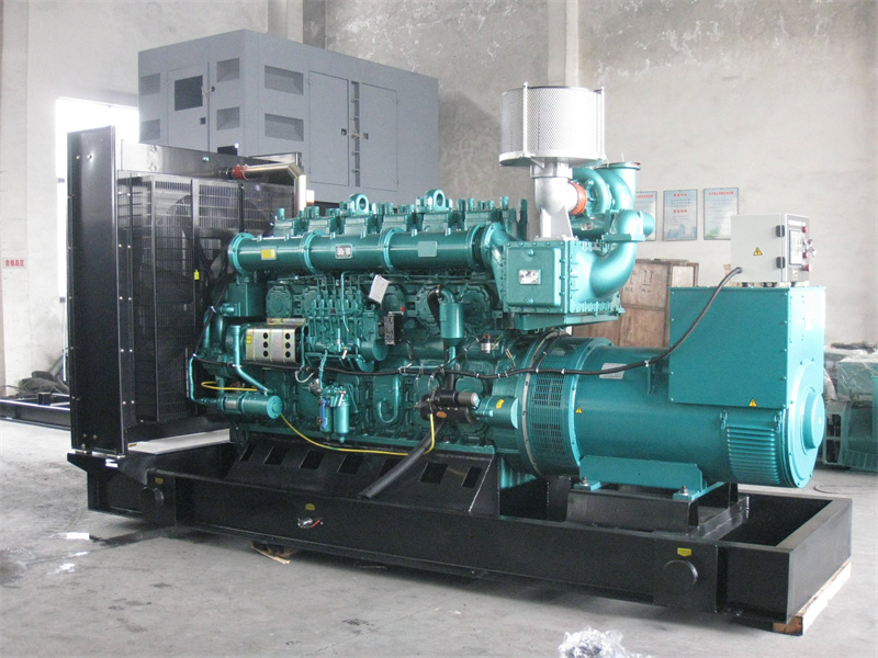 翠峦200KW 柴油发电机的油耗是多少？