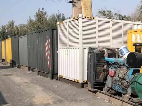 翠峦200KW柴油发电机机组每小时油耗是多少？